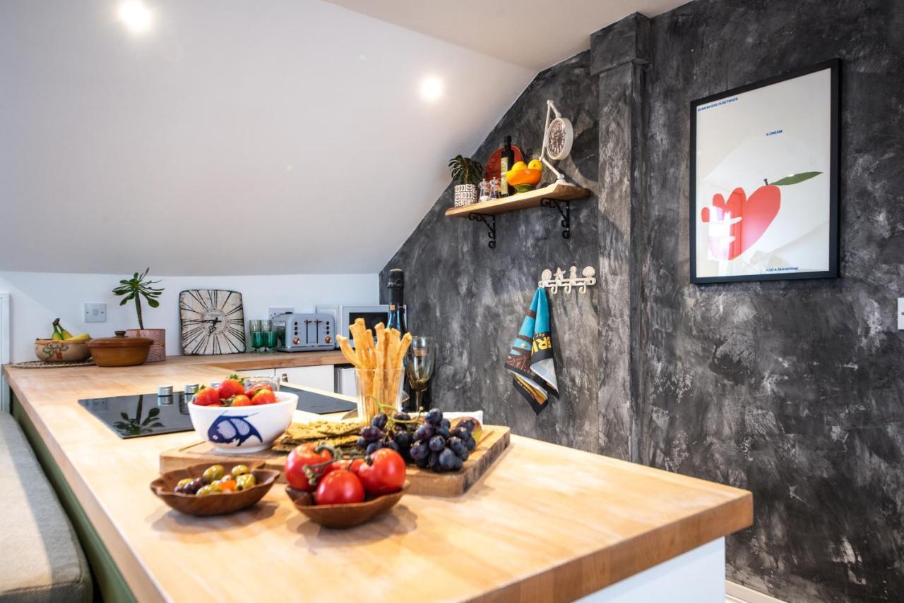 The Penthouse 3 Minutes To The Beach, Super Comfy Beds, Part Of Burlington-escapes *